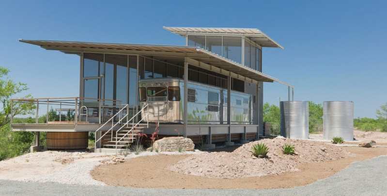 A desert home for a vintage Spartan