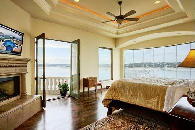 Elegant Bedroom for Adult