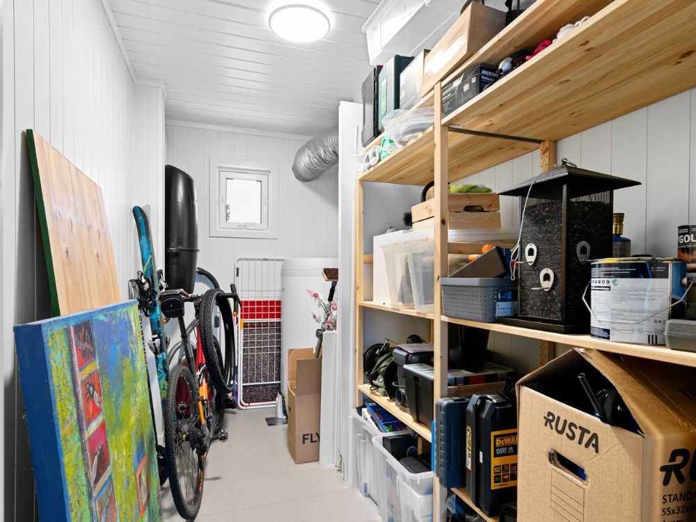 An image of a garage that can be turned into a home office.