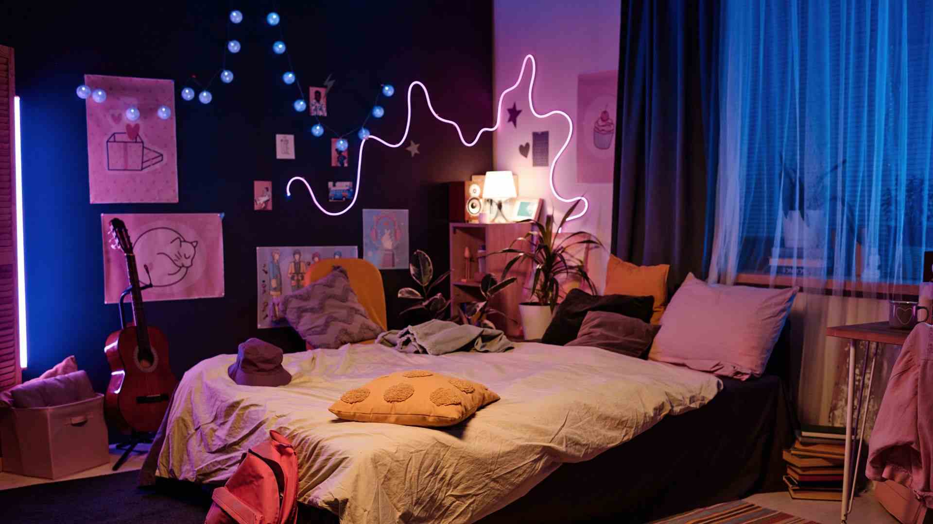 An image of a teen bedroom for an article about teen bedroom ideas.